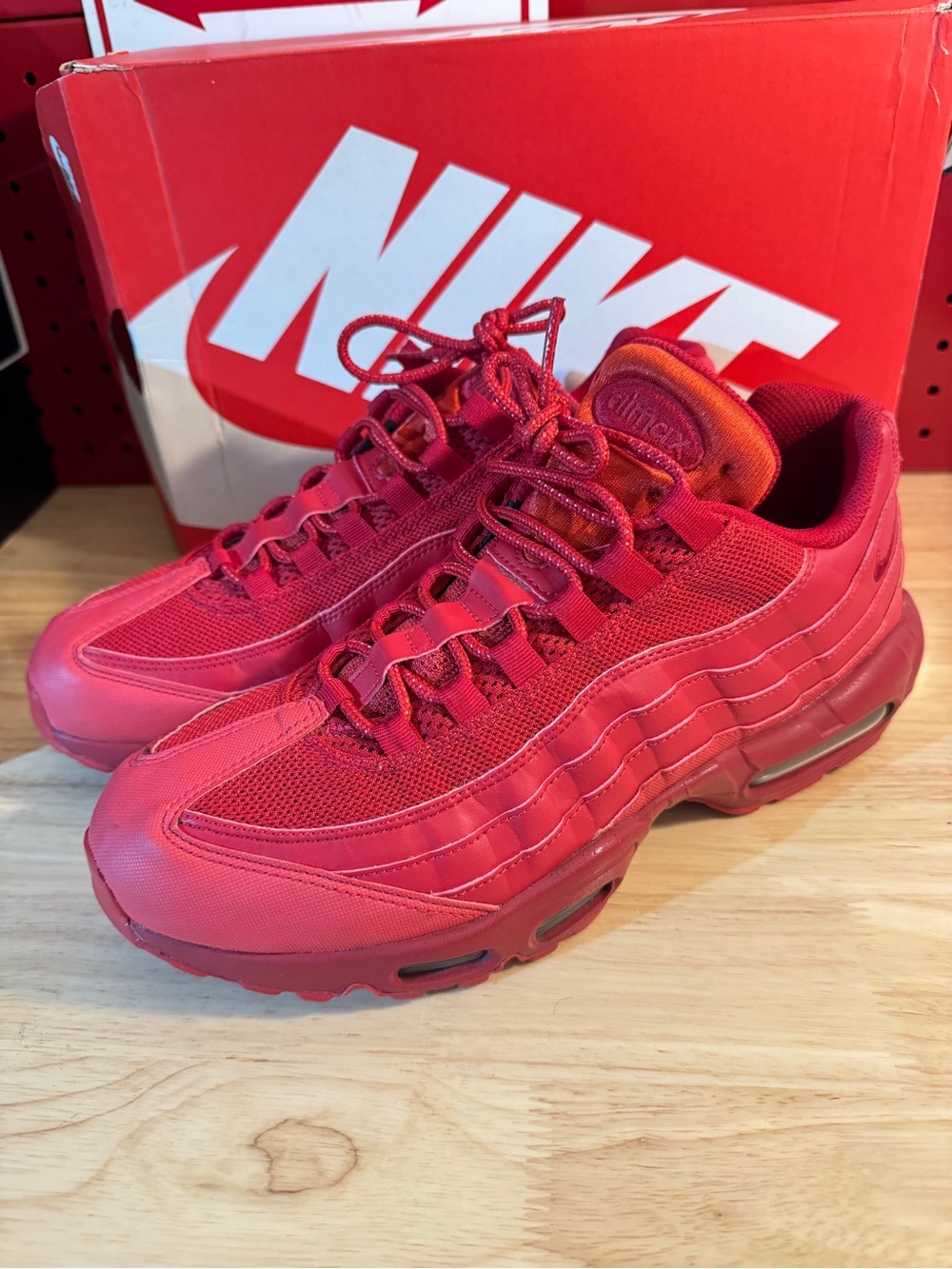 Nike Men’s Varsity Red Air Max 95 Size 10D